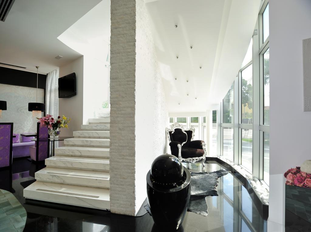 Hotel In - Lounge Room Cazzago  Ngoại thất bức ảnh